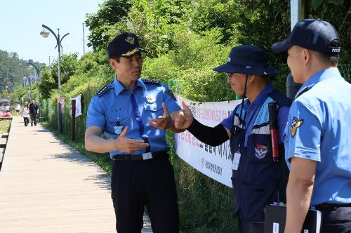250624 김환경 동해해경서장, 성수기 앞두고 연안안전지킴이 운영 실태 점검 사진3