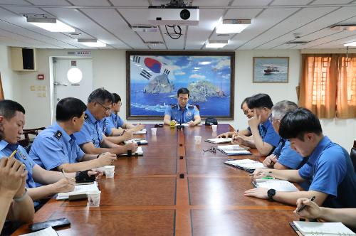 250731 공직기강 ‘직접 챙긴다’…김환경 동해해경서장, 경비함정 대상 특별 교육 나서 사진1