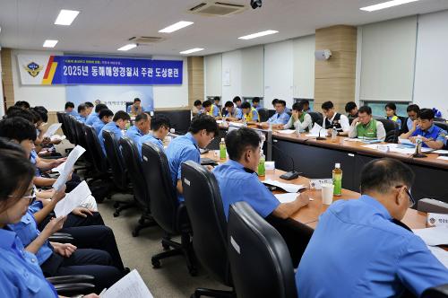 250807 동해해경, 대형 상선 화재 대응능력 강화를 위한 2025년 3분기 도상훈련 실시 사진2
