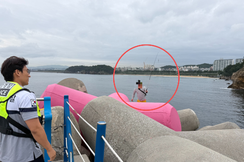 251005 동해해경, 천곡항 방파제 내 테트라포드 출입통제구역 첫 단속 적발 1