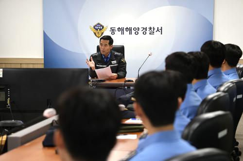 251020 동해해경서, 신임 해양경찰 교육생 40명 관서 실습 시작 3