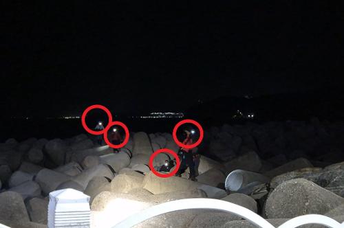 251020 동해해경, 출입통제 테트라포드 구역서 불법 낚시객 5명 적발