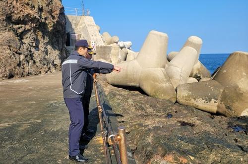 251107 김환경 동해해양경찰서장, 울릉해역 치안현장점검...해양주권 수호 의지 강조 2
