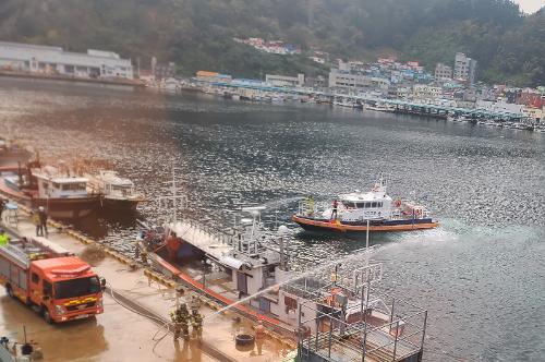 251125 동해해경 울릉파출소, 집단계류 어선 화재 대비 민·관 합동훈련 실시 4