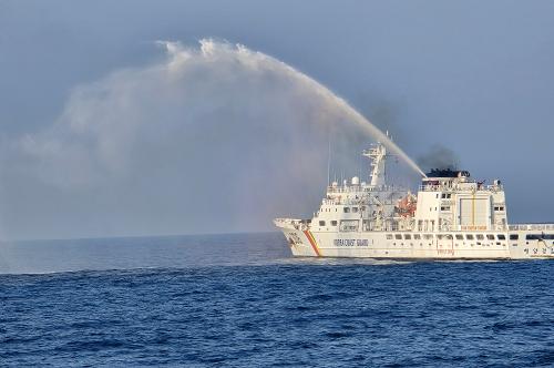 251126 동해해양경찰서, 겨울철 대비 낚시어선 기관실 화재 대응훈련 실시 1