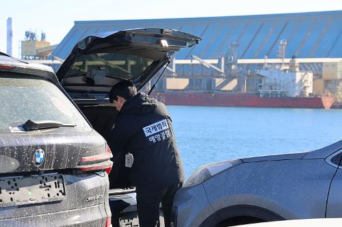 251205 동해해경, 항만 마약 차단 총력…관계기관과 합동 불시점검 실시 8