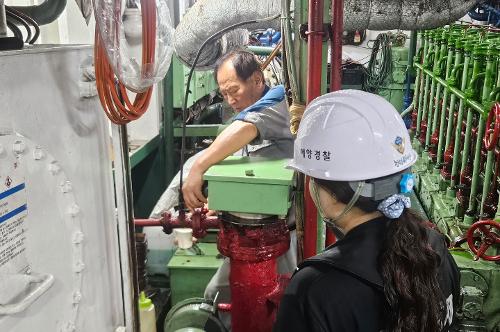 251212 동해해경, 선박 및 항만 미세먼지 점검 실시 2