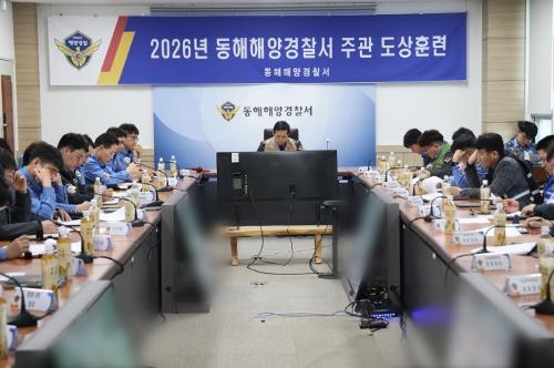 (26.03.25.) “여객선에 불이 난다면”…동해해경_ 묵호항 여객선 화재 가정 도상훈련 실시 3