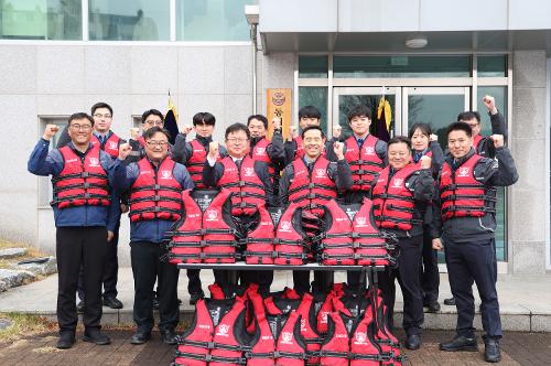 (26.04.02.) 동해해경, 구명조끼 100벌 기증식 개최…민·관 협력으로 해양안전 강화 3