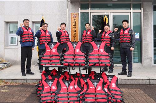 (26.04.02.) 동해해경, 구명조끼 100벌 기증식 개최…민·관 협력으로 해양안전 강화 2