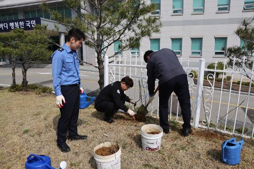 (26.04.03.) 동해해경, 제81회 식목일 기념 환경정화 활동 실시 4