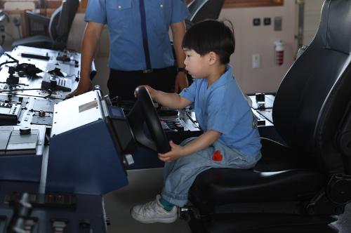 (26.05.05.) 함정 견학부터 정복 체험까지 동해해경, 제 104회 어린이날 행사 개최 6