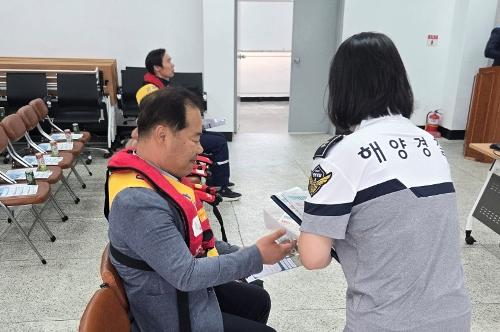 (26.06.11.) 파도에 휩쓸린 선장 살린 구명조끼...동해해경, 7월부터 모든 어선원 구명조끼 착용 의무 확대 안내 3