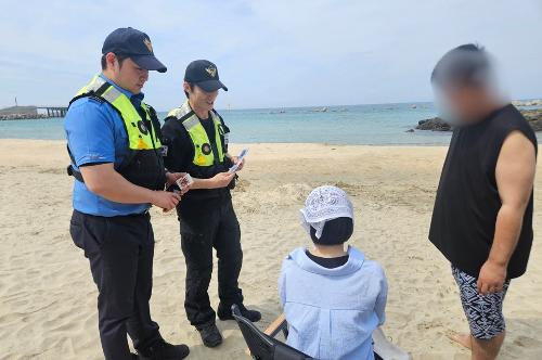 (26.06.11.) 파도에 휩쓸린 선장 살린 구명조끼...동해해경, 7월부터 모든 어선원 구명조끼 착용 의무 확대 안내 2