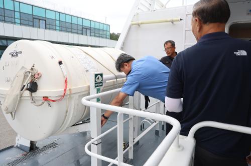 (26.09.10.) 한동수 동해해양경찰서장 추석 앞두고 묵호항 여객선 점검 “사고예방 총력” 2