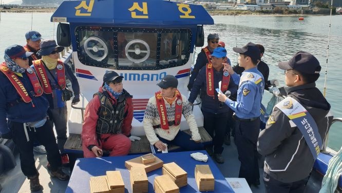 낚시어선 안전관리 중인 울진해경