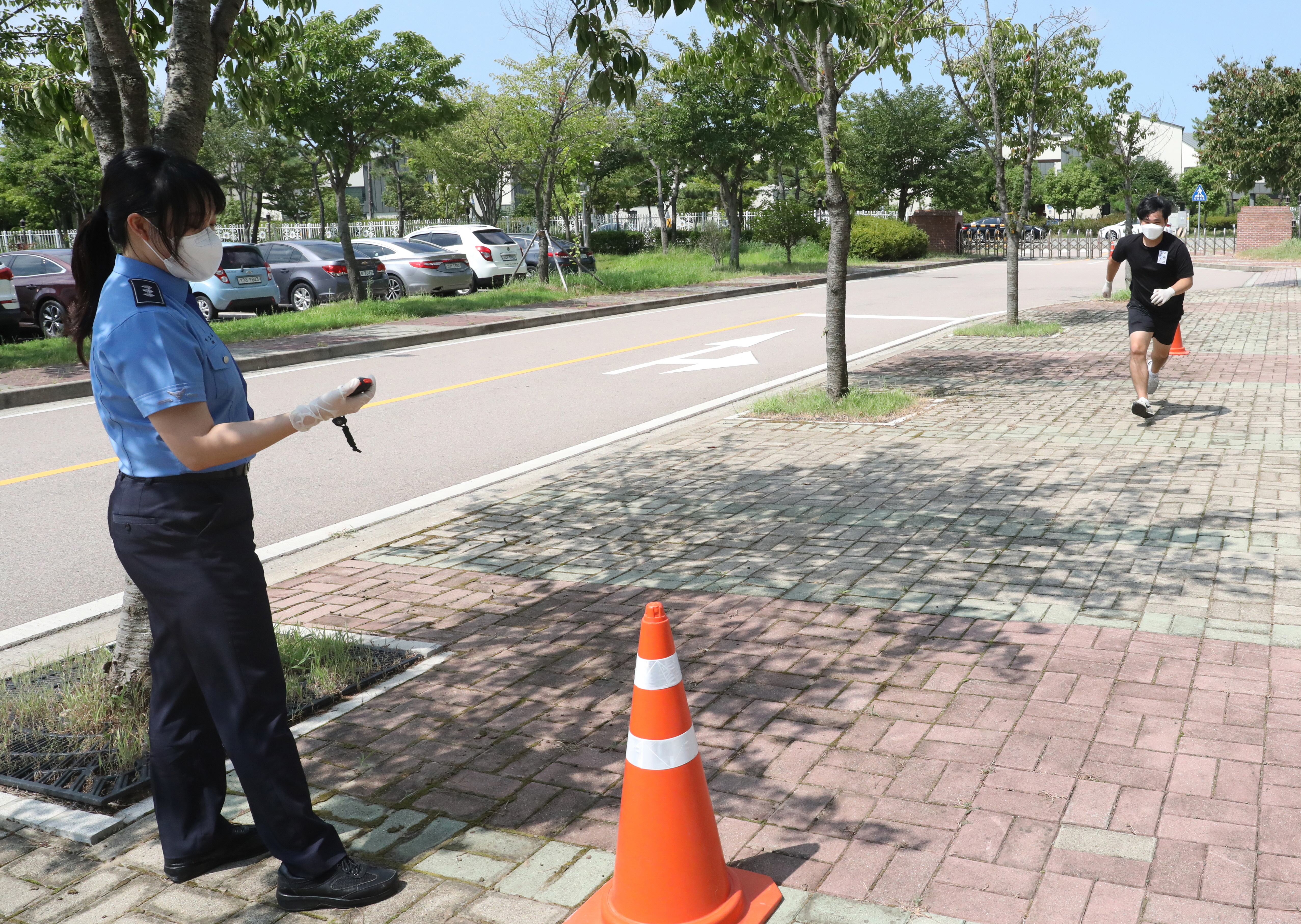 한 의무경찰 지원자가 30일 목포시 서해지방해양경찰청 청사에서 체력검사를 받고 있다.