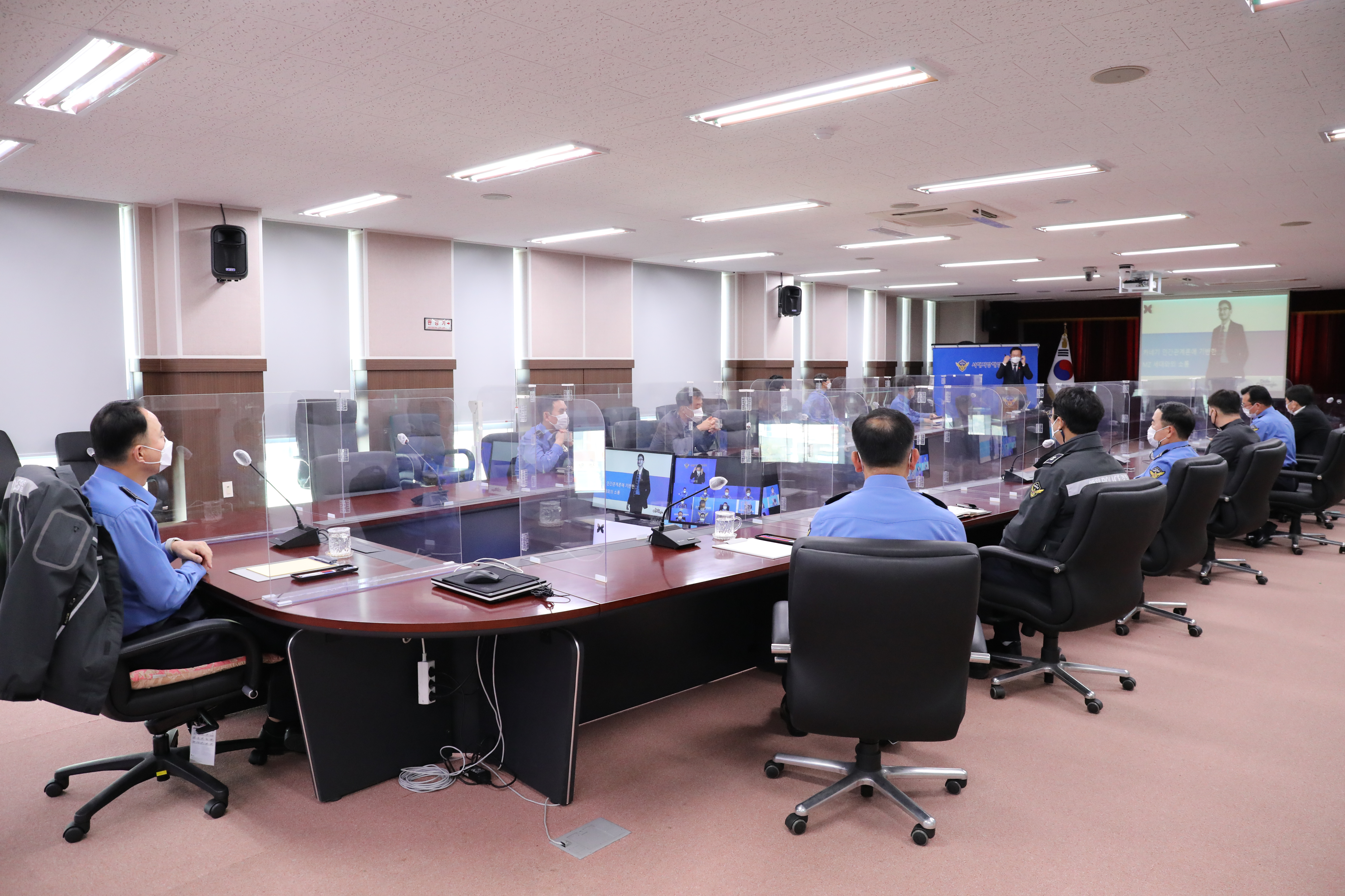 3일 서해지방해양경찰청 본관 대회의실에서 지휘부 리더십 아카데미가 진행되고 있다.