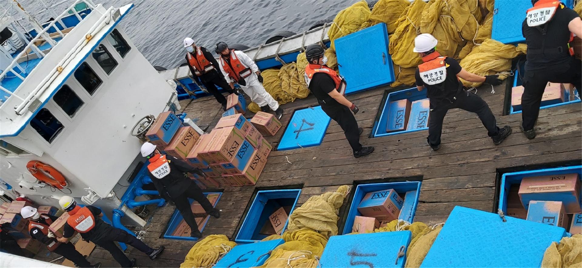 올해 6월 서해지방해양경찰청 소속 목포해양경찰서에 적발된 밀수 담배