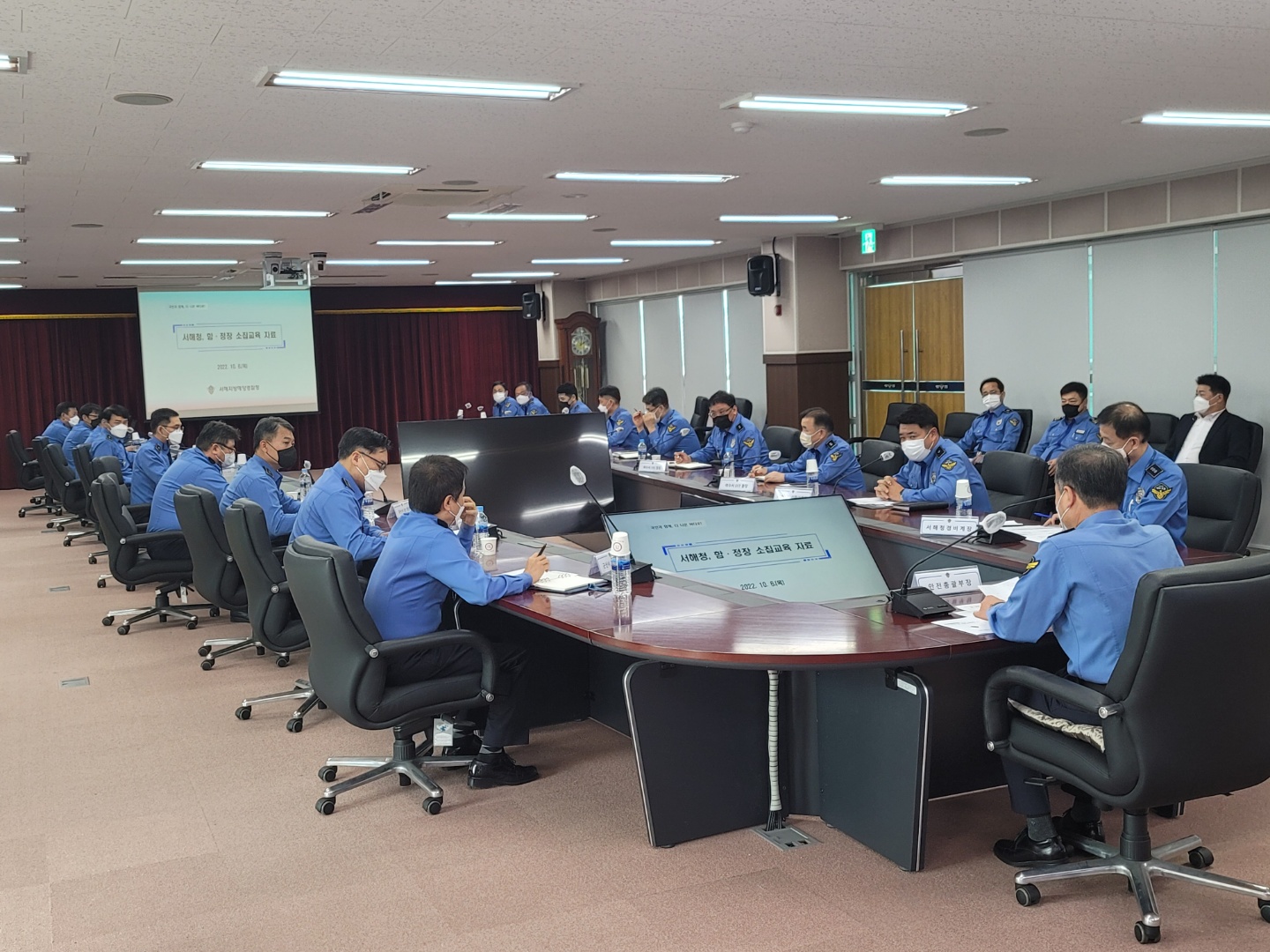 지난 6일 서해지방해양경찰청 청사 대회의실에서 외국어선 성어기 대비 및 동절기 안전사고 예방을 위한 함·정장 교육을 실시하고 있다.