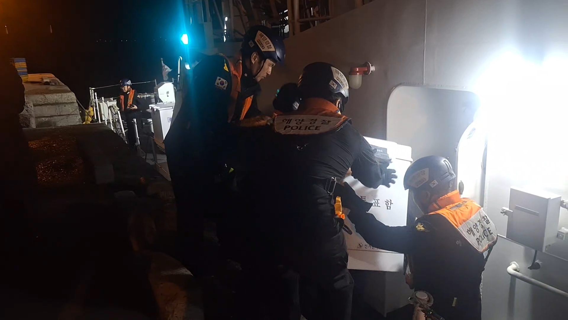 여수해경 백야도 투표함 수송 장면 여수해경 백야도 투표함 수송 장면