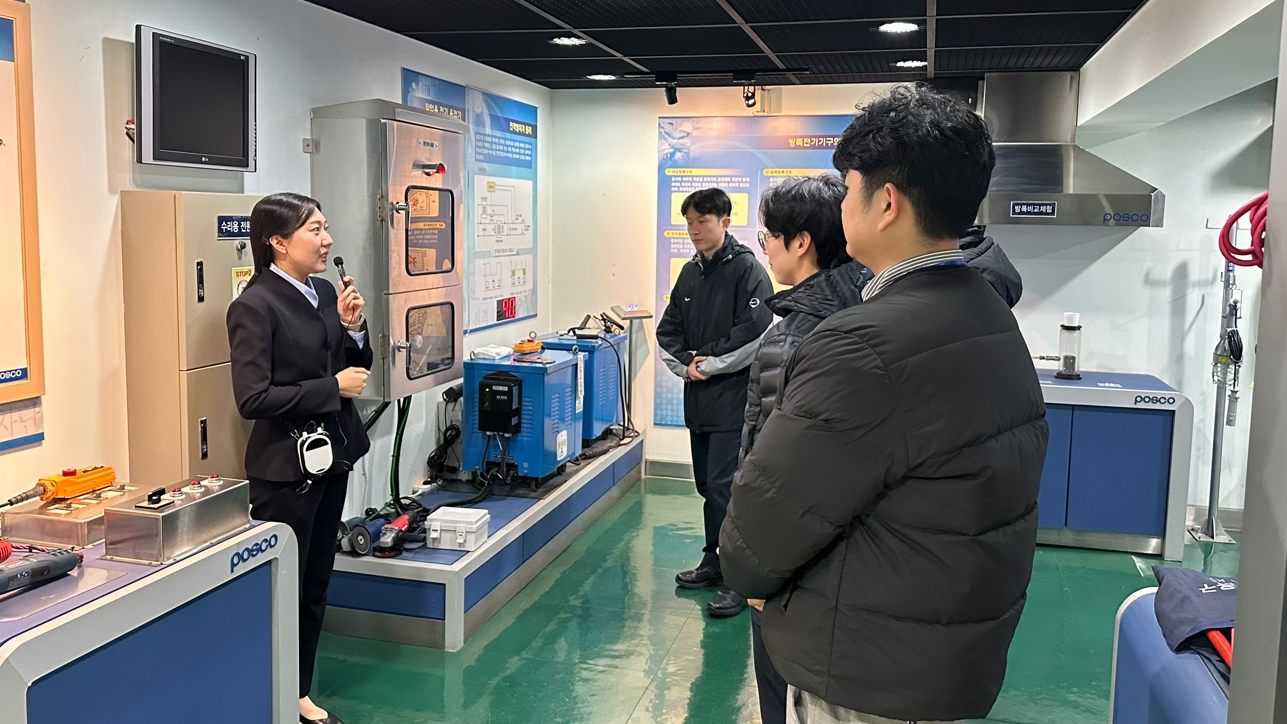 경찰관들이 중대재해 예방을 위한 산업현장 안전체험을 진행중이다(1) 경찰관들이 중대재해 예방을 위한 산업현장 안전체험을 진행중이다(1)