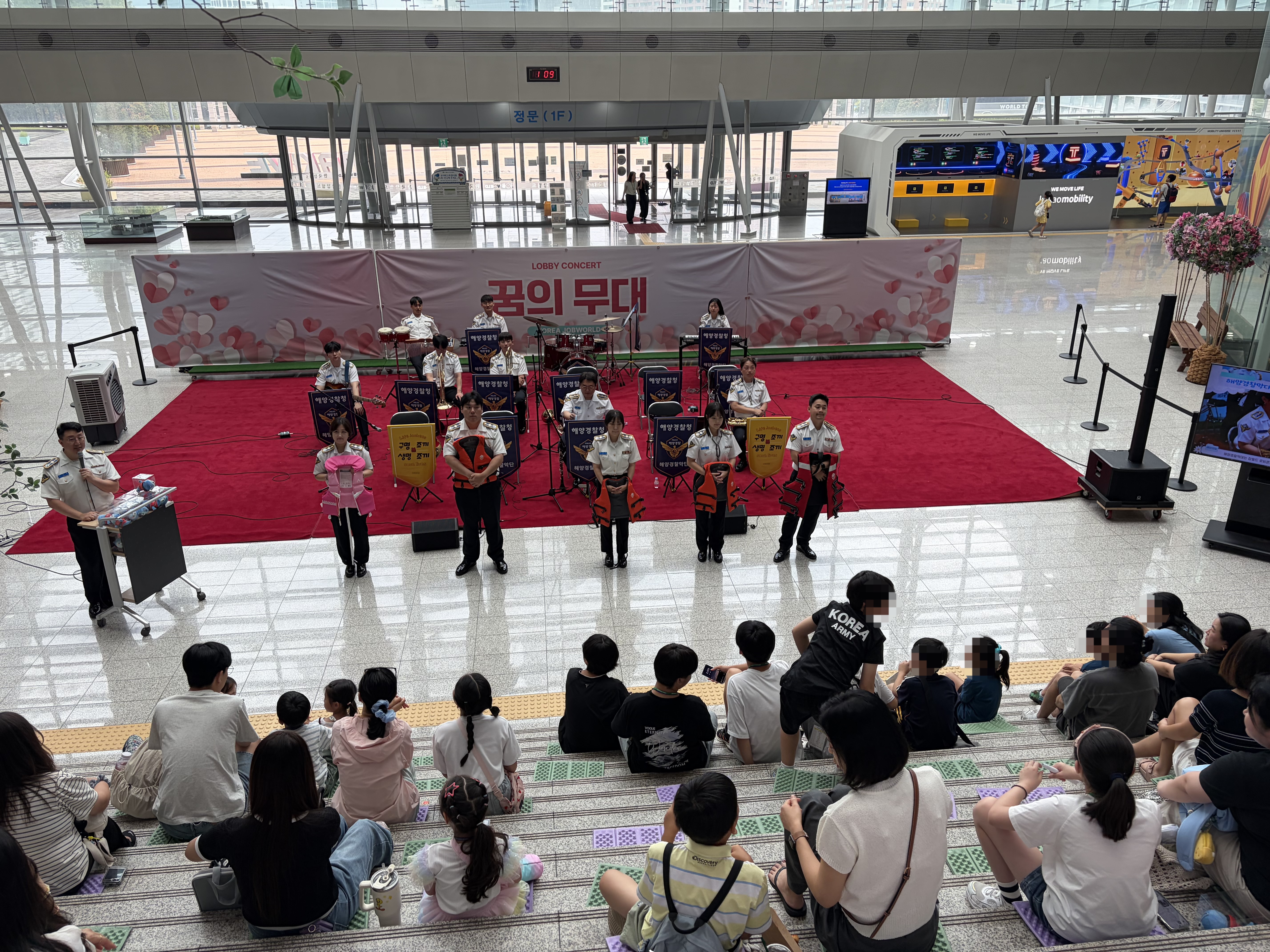  잡월드 로비콘서트 4회차 