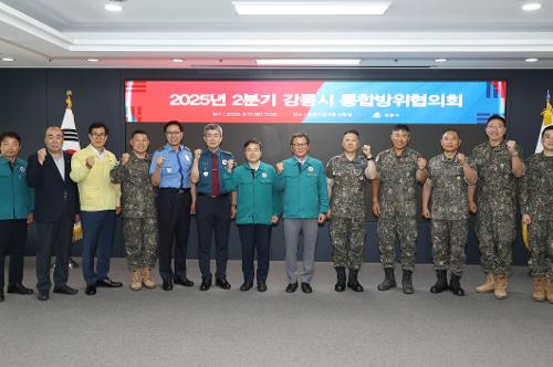 (25.06.19.)강릉해경,‘유관기관 합동 정박 선박 화재 대응 훈련’실시  사진4