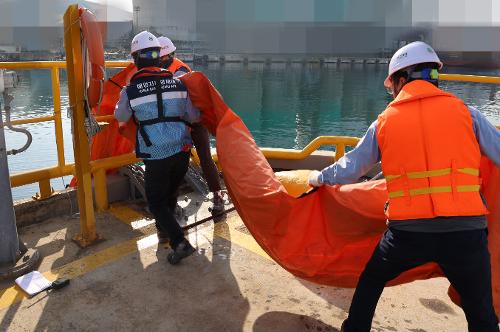 (25.11.06.) 고위험 해양시설 오염사고 대비 방제훈련 실시 5