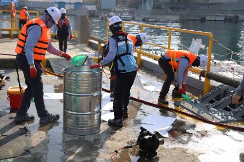 (25.11.06.) 고위험 해양시설 오염사고 대비 방제훈련 실시 8
