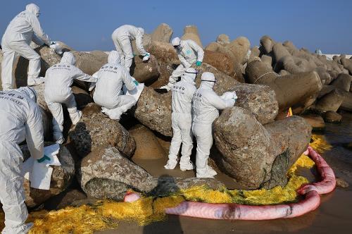 (25.11.20.) 강릉해경-양양군 해안방제 합동훈련 실시 3