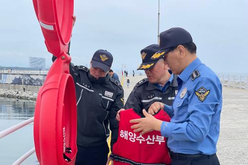 (26.05.01.) [포토뉴스] 강릉해양경찰서장, 관내 치안현장 점검 2