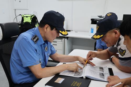(26.07.28.) 강릉해양경찰서장, 주문진파출소‧강릉구조대 찾아 여름철 해양사고 대응태세 점검 2