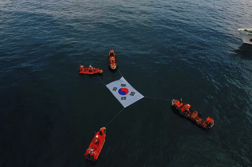 (200815) 광복 75주년, 서해바다 위 태극기 펼쳐 해양영토 수호 의지 다져 2