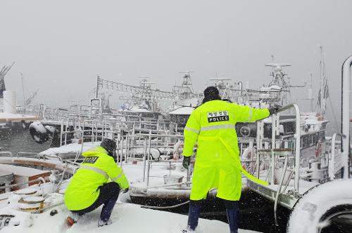 (210107) 군산 대설경보, 폭설 내린 비응항 안전점검 1