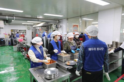 231123 박경채 군산해경서장, 지역사회와 함께하는 봉사활동 나서 사진2