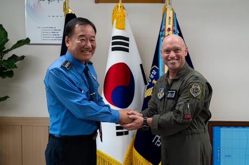 231219 美 공군 조종사 구조한 군산해경... 감사의 뜻 전달 받아 사진1