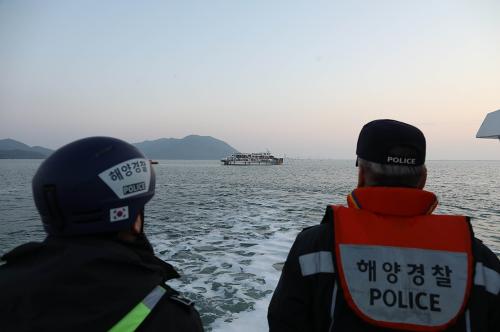 240101 박경채 군산해경서장, 갑집년 해맞이 현장 안전관리 지휘 사진1