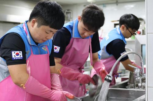 오늘 밤, 배식당번은 나야나~ 나야나~ 1