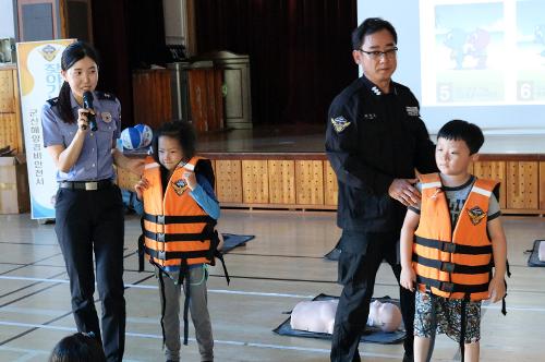 덥고 답답한 구명조끼.. 왜 입으라고 난리야??? 1