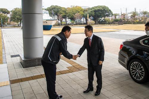 (230321) 김수일 제주지방법원장 내방 사진1