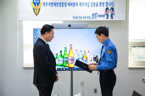 (241226) 하이트진로 감사장 전달 사진1