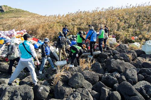 (251106) 제주청 민·관 협업 차귀도 정화활동(진에어) 20