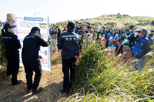 (251106) 제주청 민·관 협업 차귀도 정화활동(진에어) 10