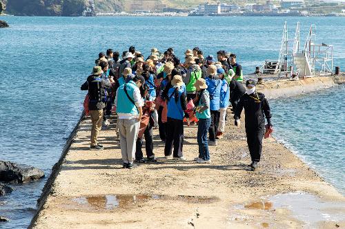 (251106) 제주청 민·관 협업 차귀도 정화활동(진에어) 9