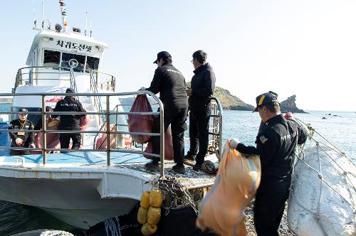 (251106) 제주청 민·관 협업 차귀도 정화활동(진에어) 4