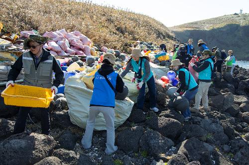 (251106) 제주청 민·관 협업 차귀도 정화활동(진에어) 19