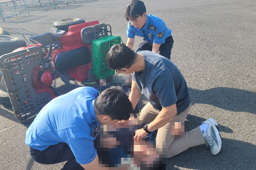 230524-“본능적으로 달려갔다” 의식 없는 운전자 구한 해경 사진2
