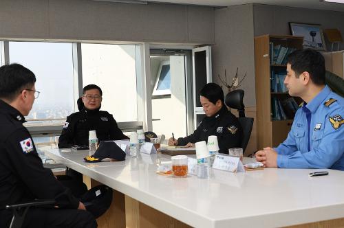 250121-해양경찰청 여성수 경비국장, 설 명절 대비 제주해역 치안현장 점검 사진1