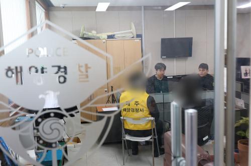 250123-2024년_ 제주 무사증 악용 범죄 일당 18명(16명 구속) 검거 사진4